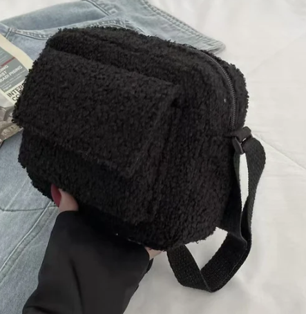 Mini plush hand-held shoulder bag E495