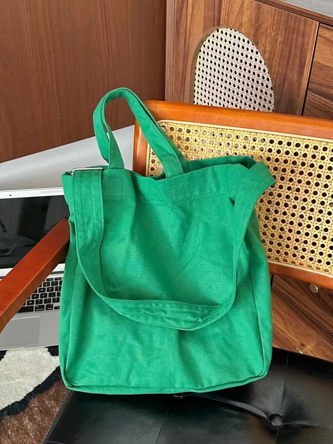 Handheld single shoulder large capacity commuting bag E1333