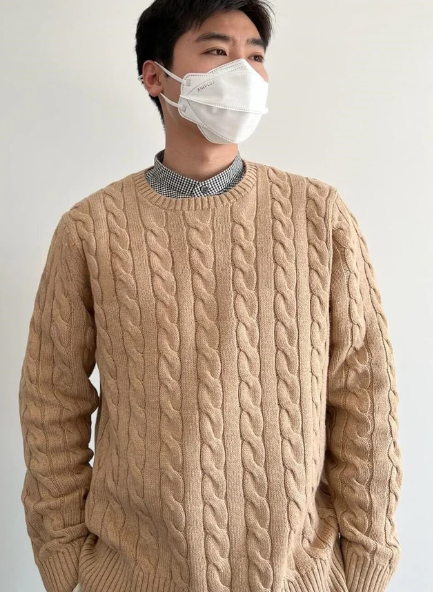 Men's knitted sweater with long sleeves and loose fit   E877