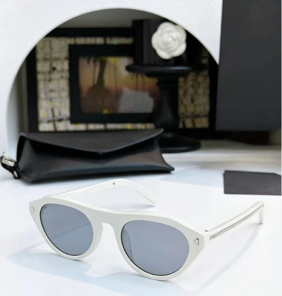 Personalized and versatile high-end retro glasses   E1030