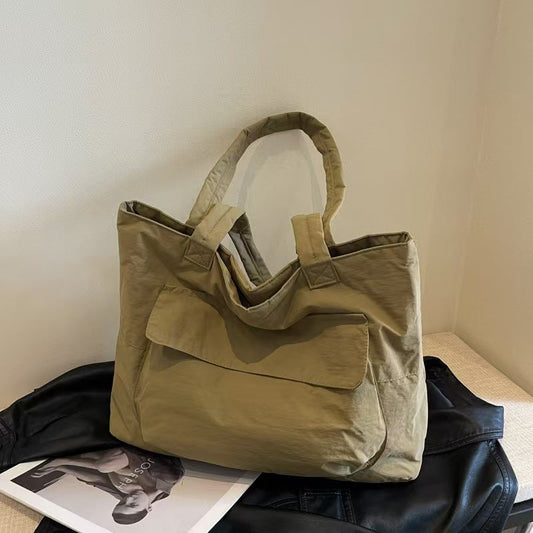 Tote simple and versatile with large capacity  E755